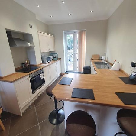 St Annes Apartment Халифакс Екстериор снимка