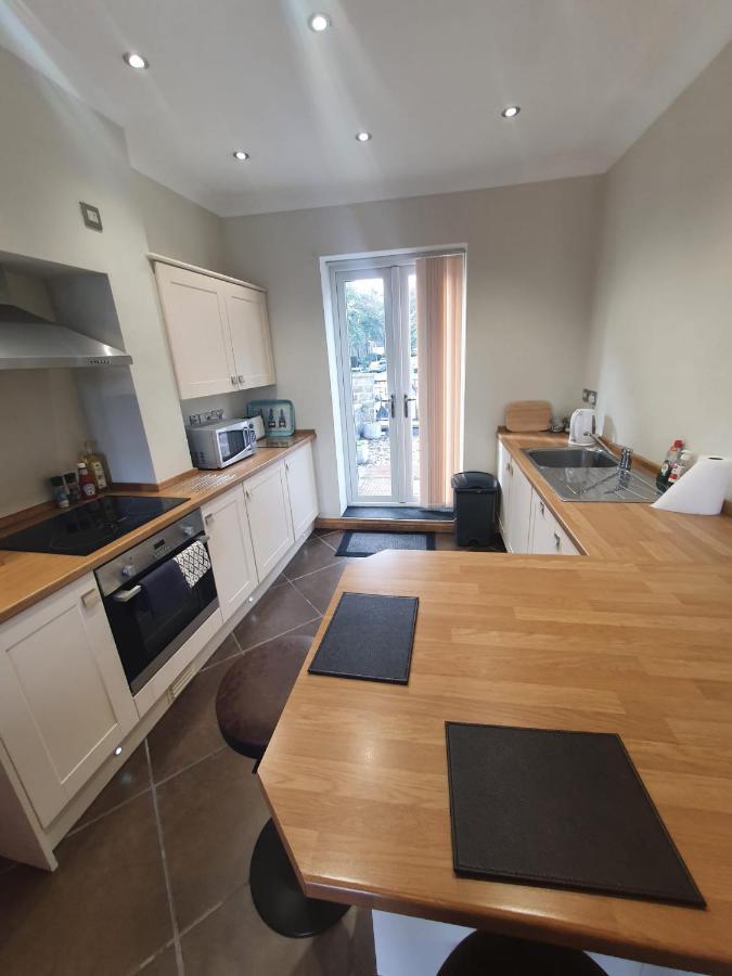St Annes Apartment Халифакс Екстериор снимка